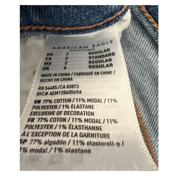 American Eagle Women’s Jean Size 2 Distressed Mid Rise Stretch  Mom Jeans - Picture 8 of 9